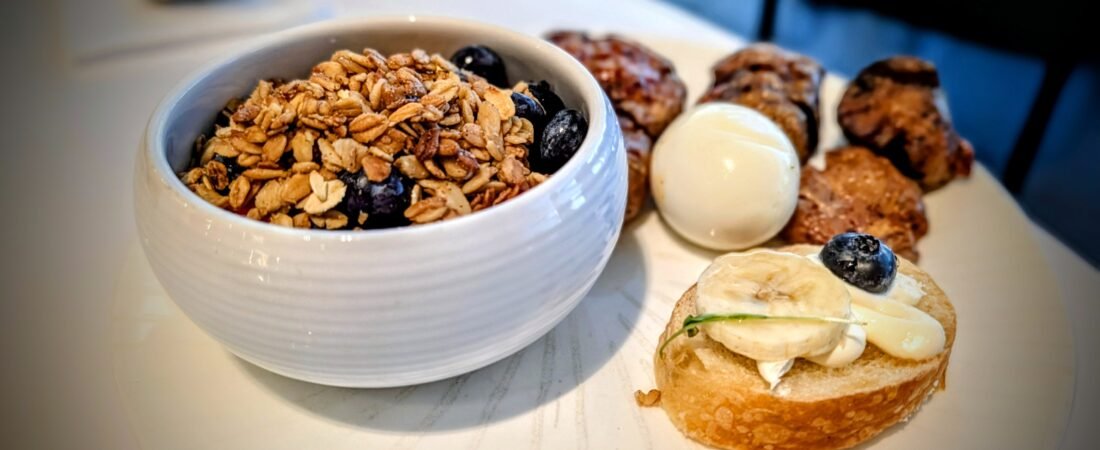 Hotel Breakfast, Reimagined: How to Build a Balanced Plate on the Road