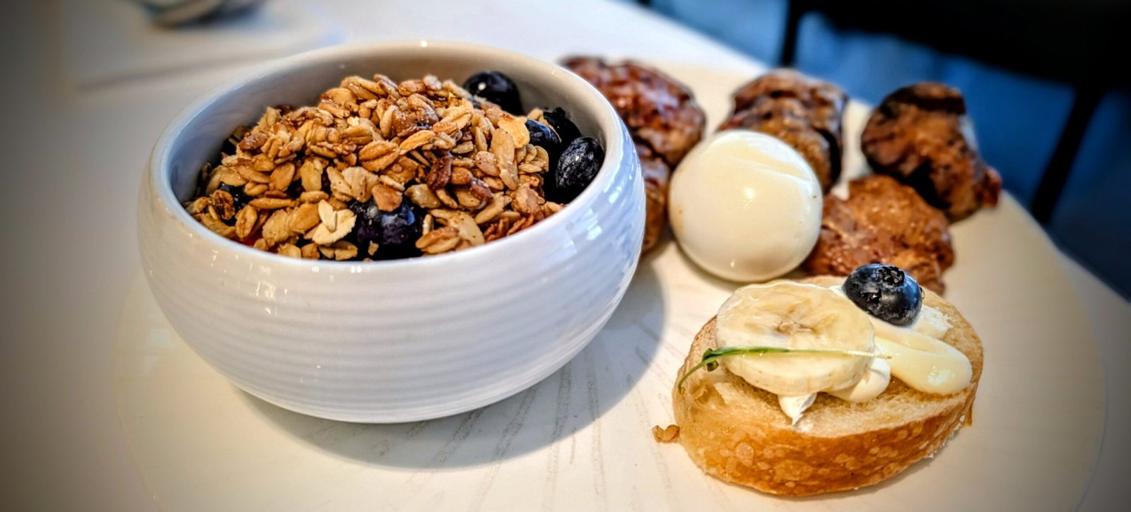 Hotel Breakfast, Reimagined: How to Build a Balanced Plate on the Road